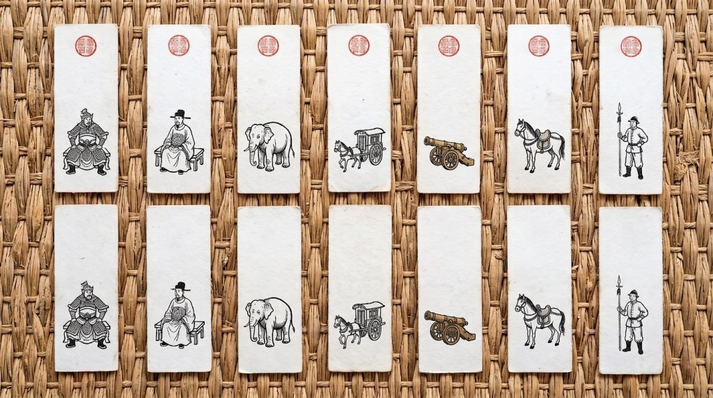 Tam cuc cards in rank order from general to soldier, red cards with a red seal on top and black cards below